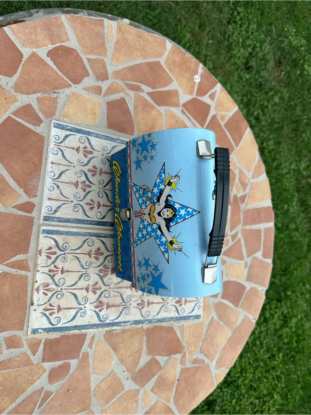 Vandor Wonder Woman lunch boxDomed metal lunchbox